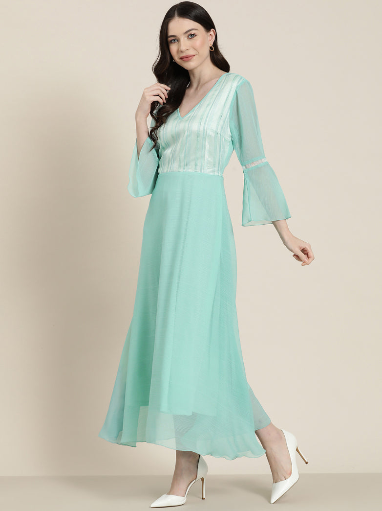 Elegant v-neck Party dress with 3/4 sleeves