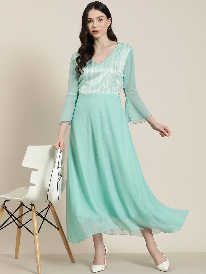 Elegant v-neck Party dress with 3/4 sleeves