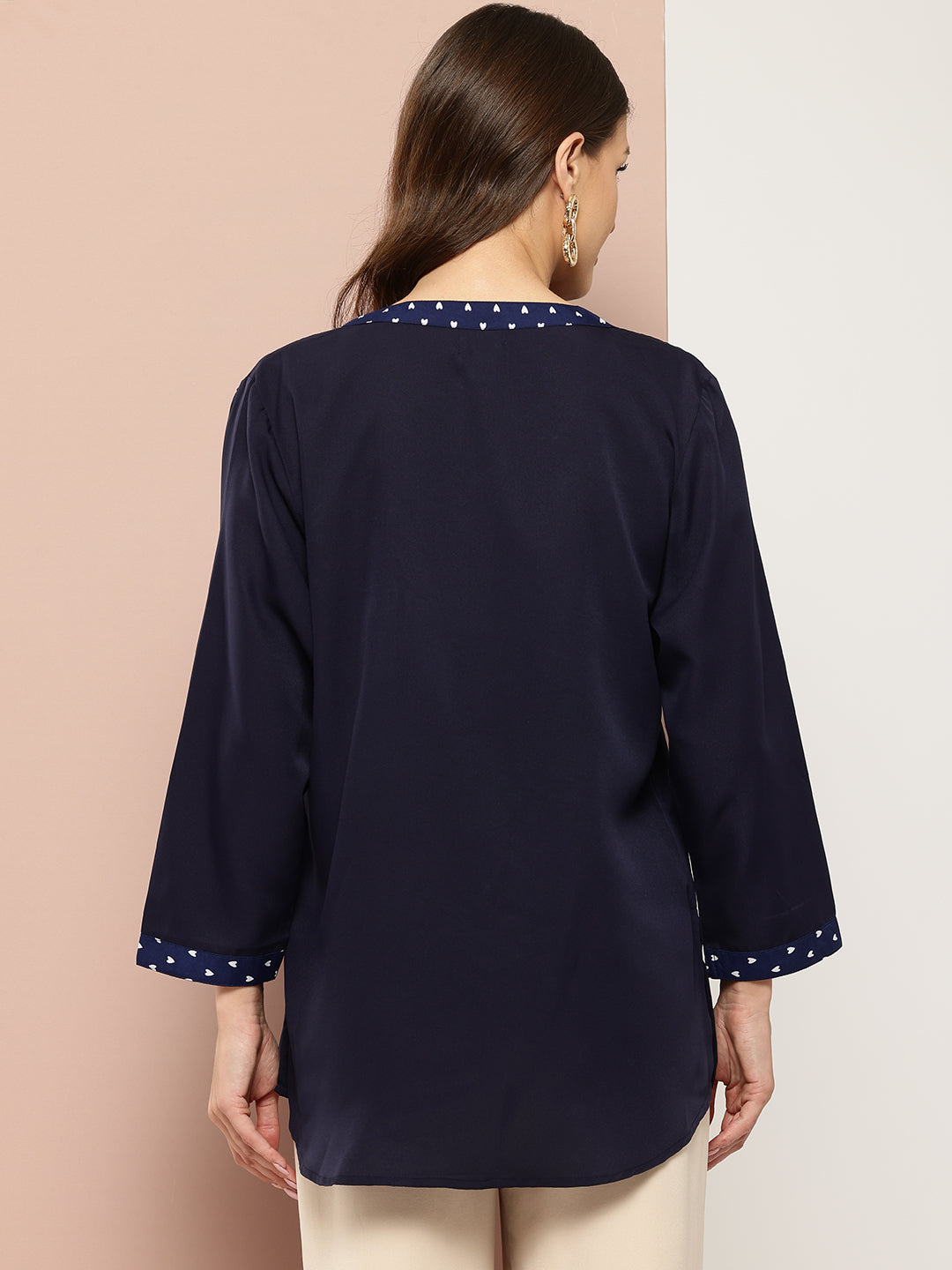 Navy blue banded collar with printed placket top