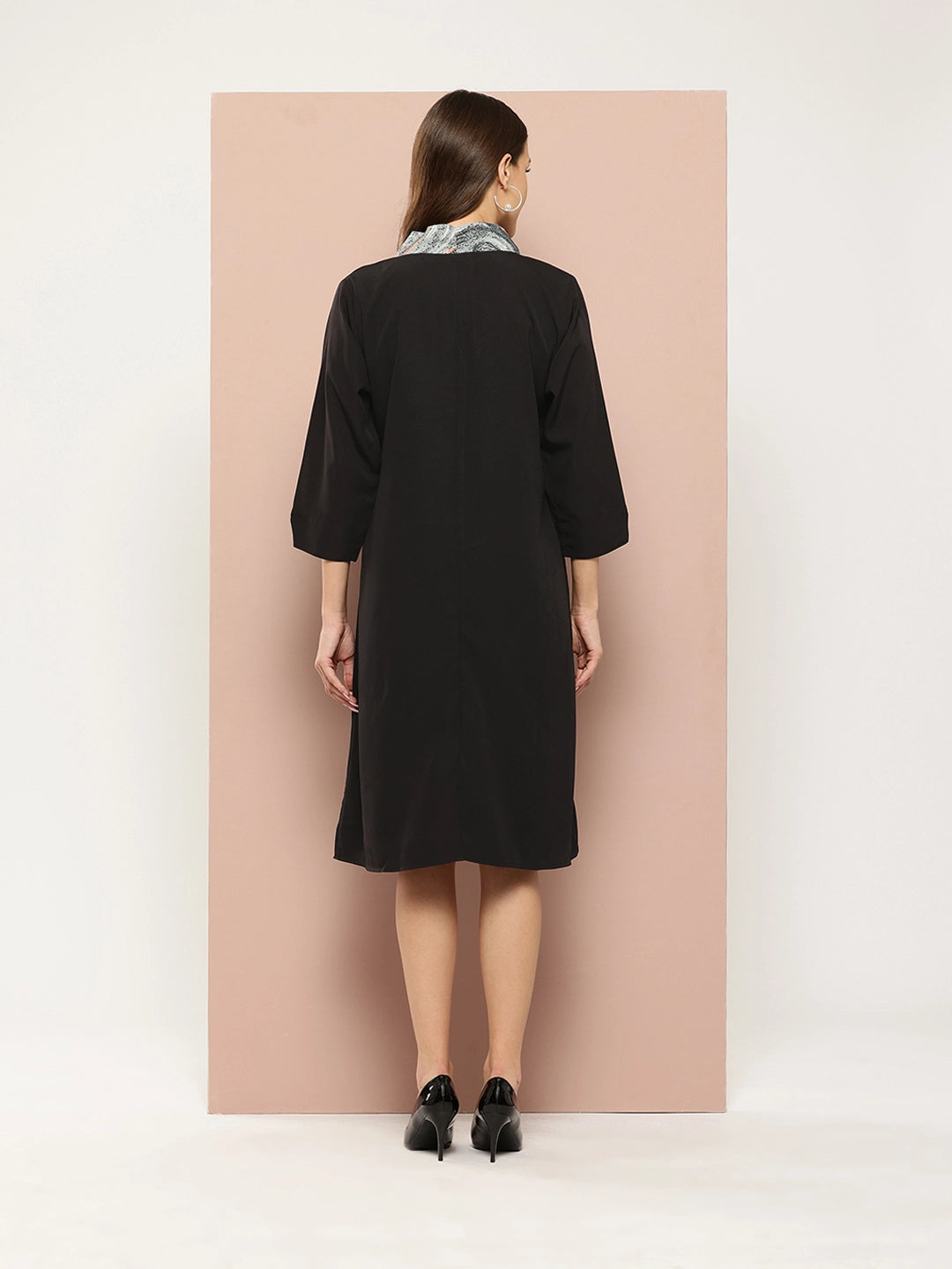 A-line dress with printed tie knot collar