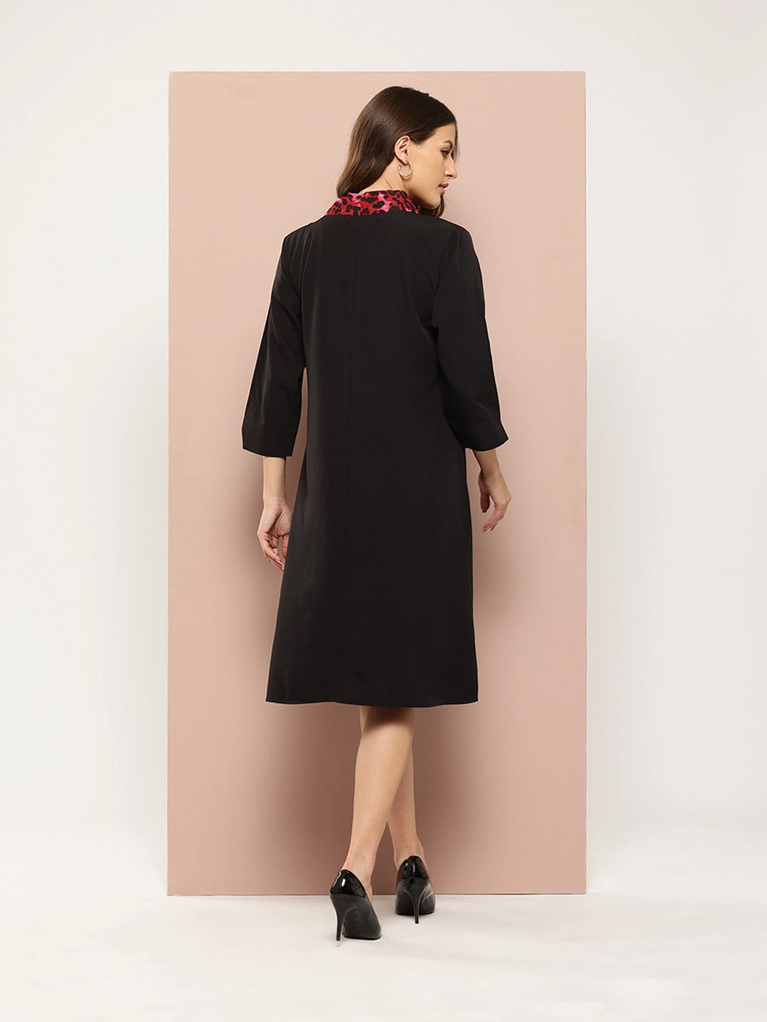 A-line dress with printed tie knot collar