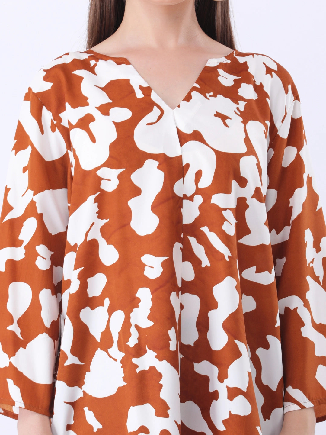 Printed notch neck pleated crepe top