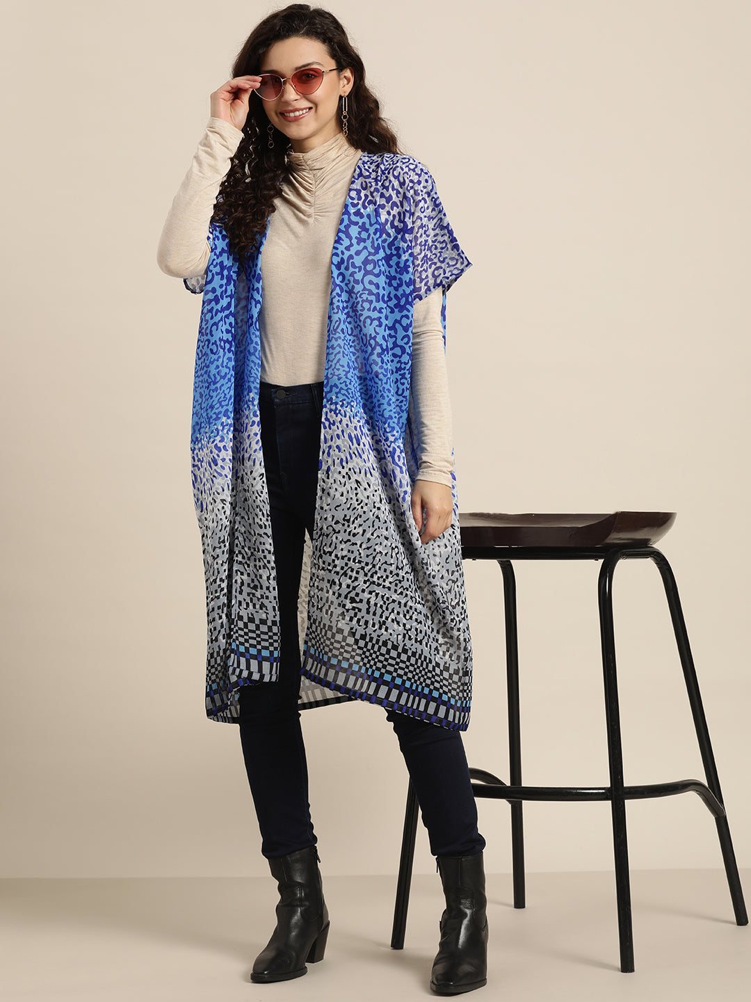 Abstract Bright Blue Relaxed Fit V Neck Elbow Length Georgette Shrug