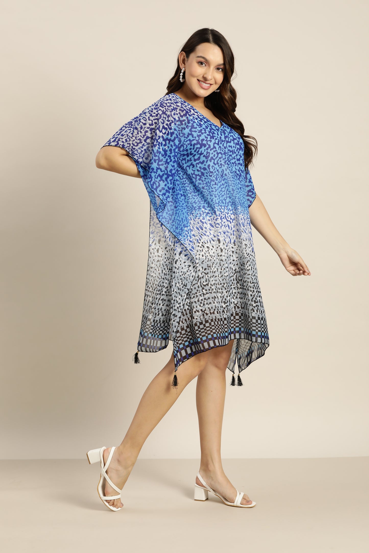 Abstract Light Blue Regular Fit V Neck Elbow Length Georgette Kaftan