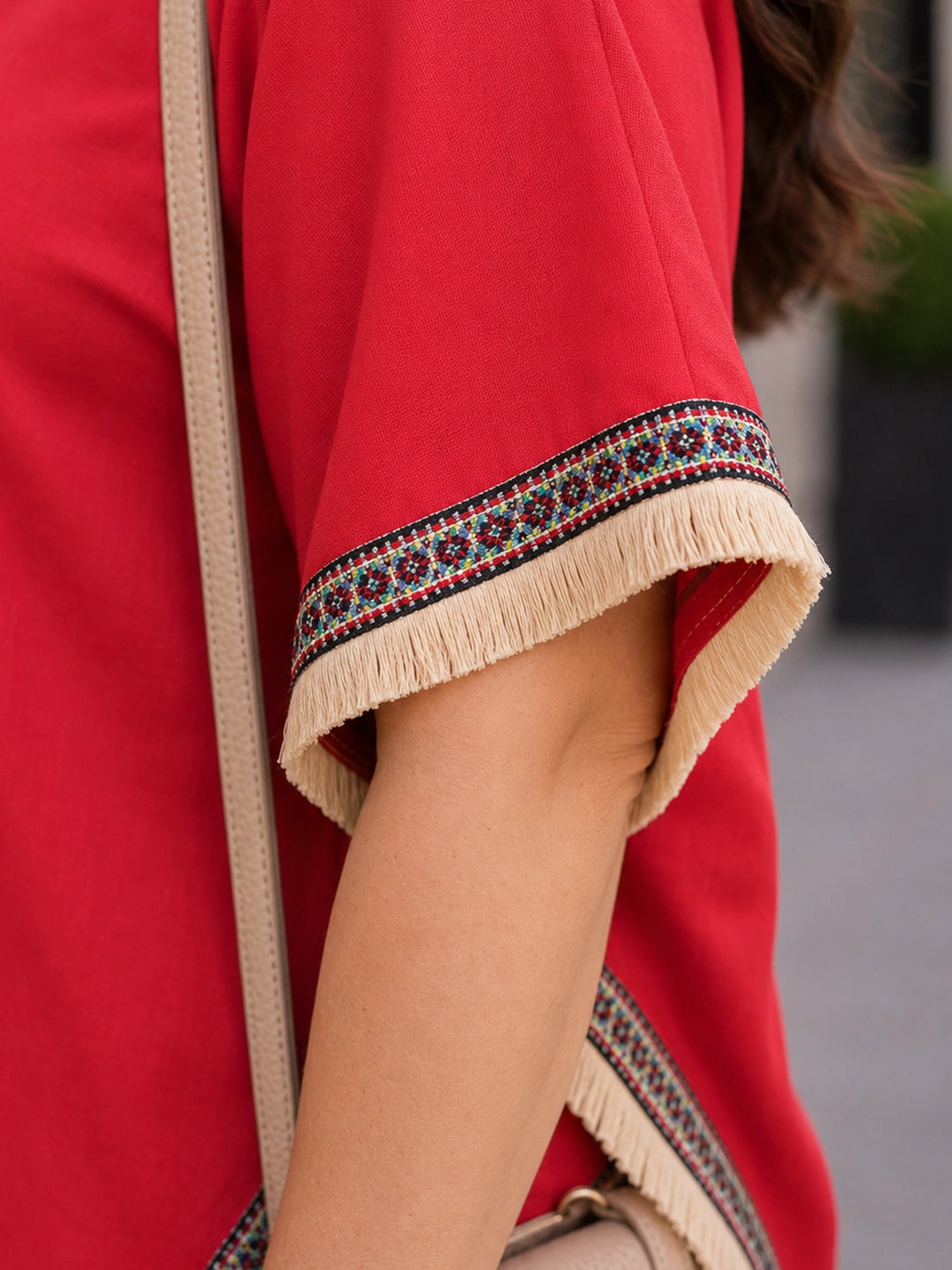 Fusia pink kaftan with lace detailing