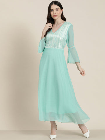 Elegant v-neck Party dress with 3/4 sleeves