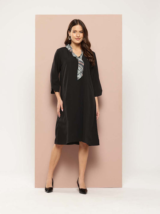 A-line dress with printed tie knot collar