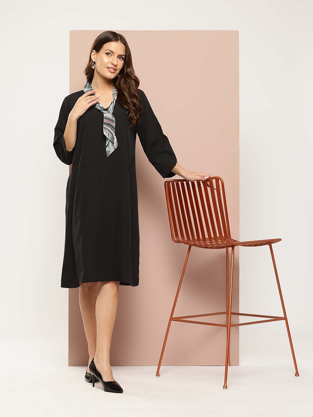 A-line dress with printed tie knot collar