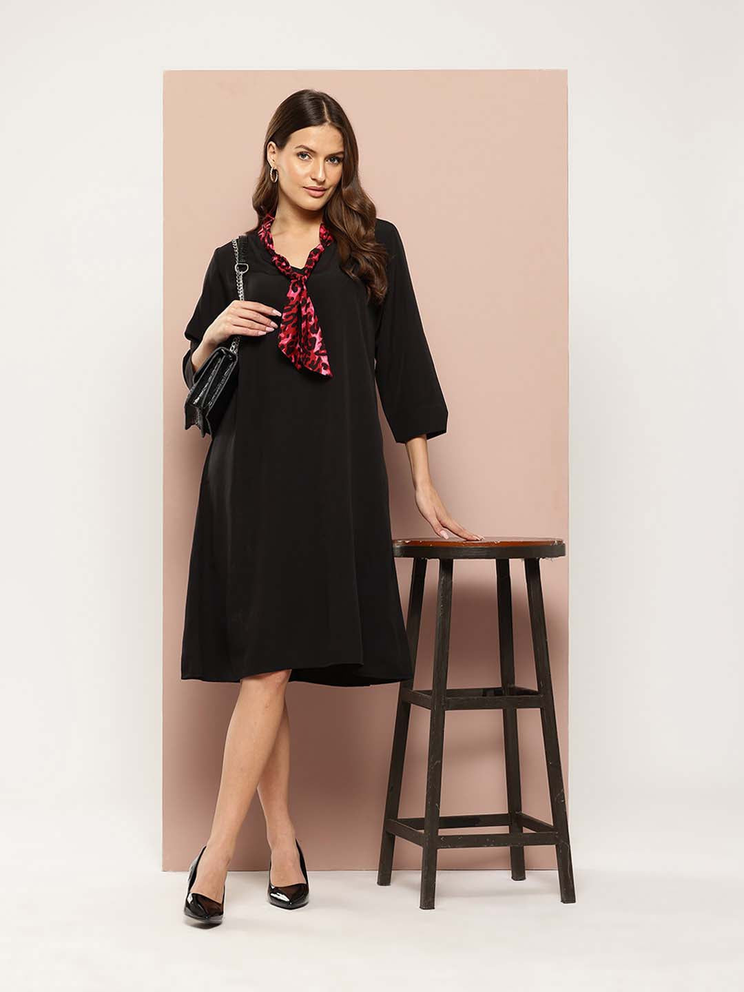 A-line dress with printed tie knot collar