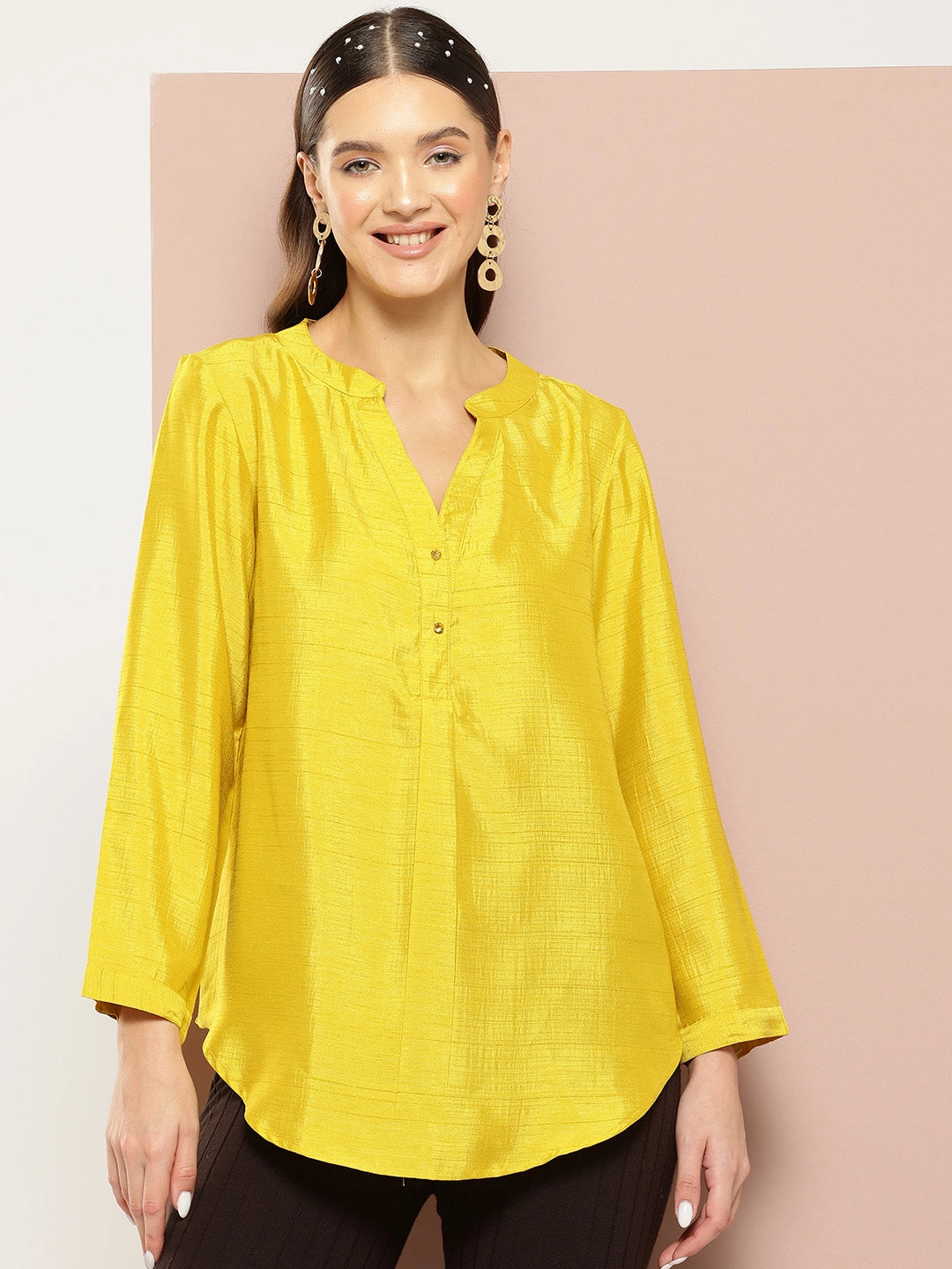 Silk half placket maindarin collar shirt.