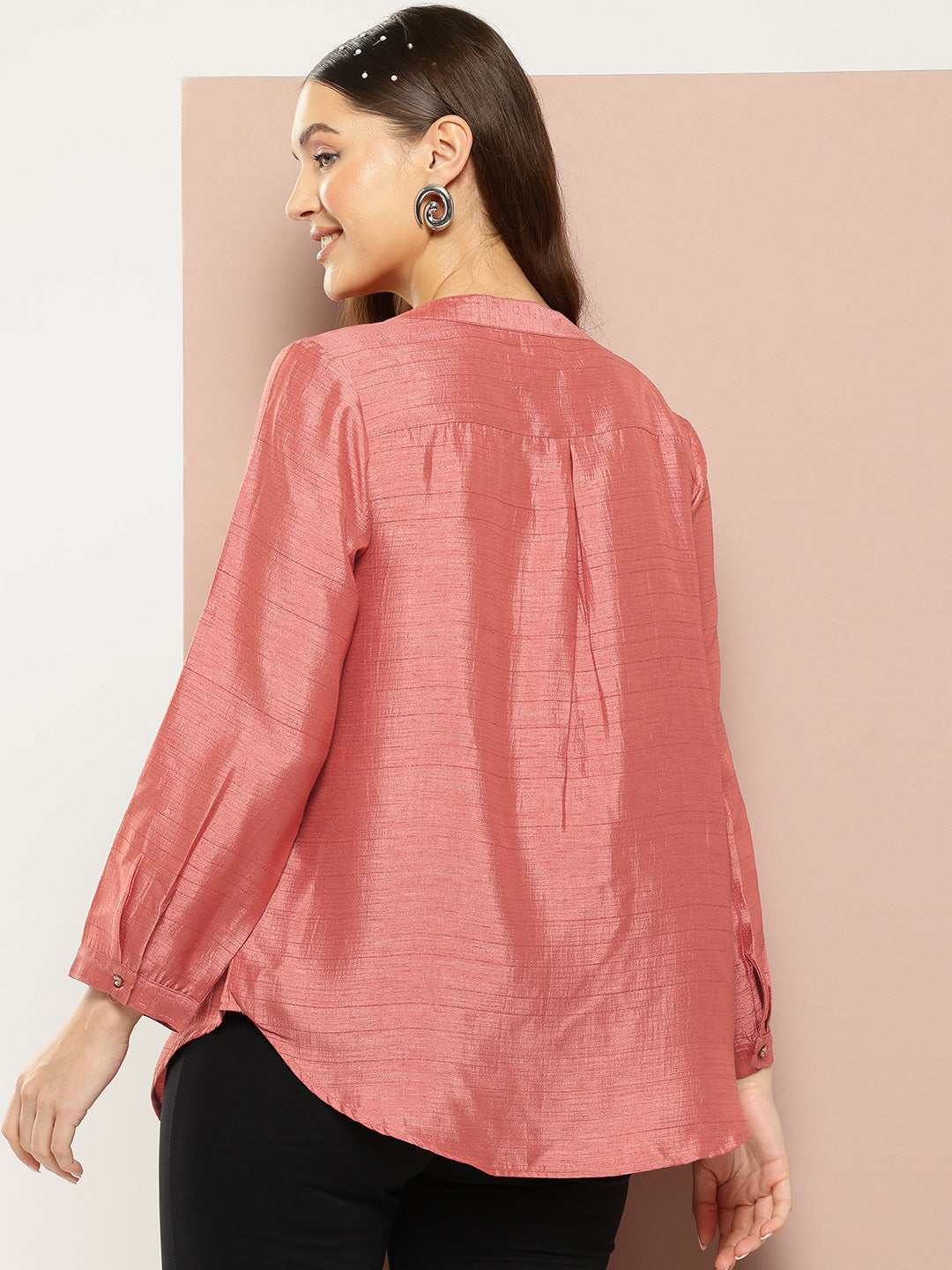 Silk half placket maindarin collar shirt.