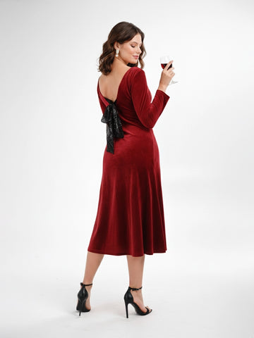Velvet bodycon dress with back sequin tie-knot