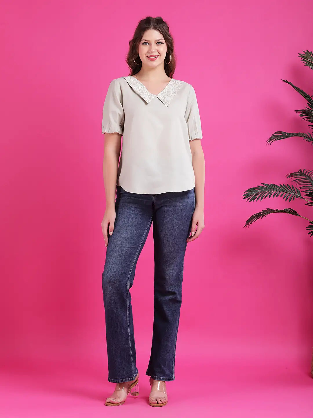 Peter pan collar with puffed sleeves