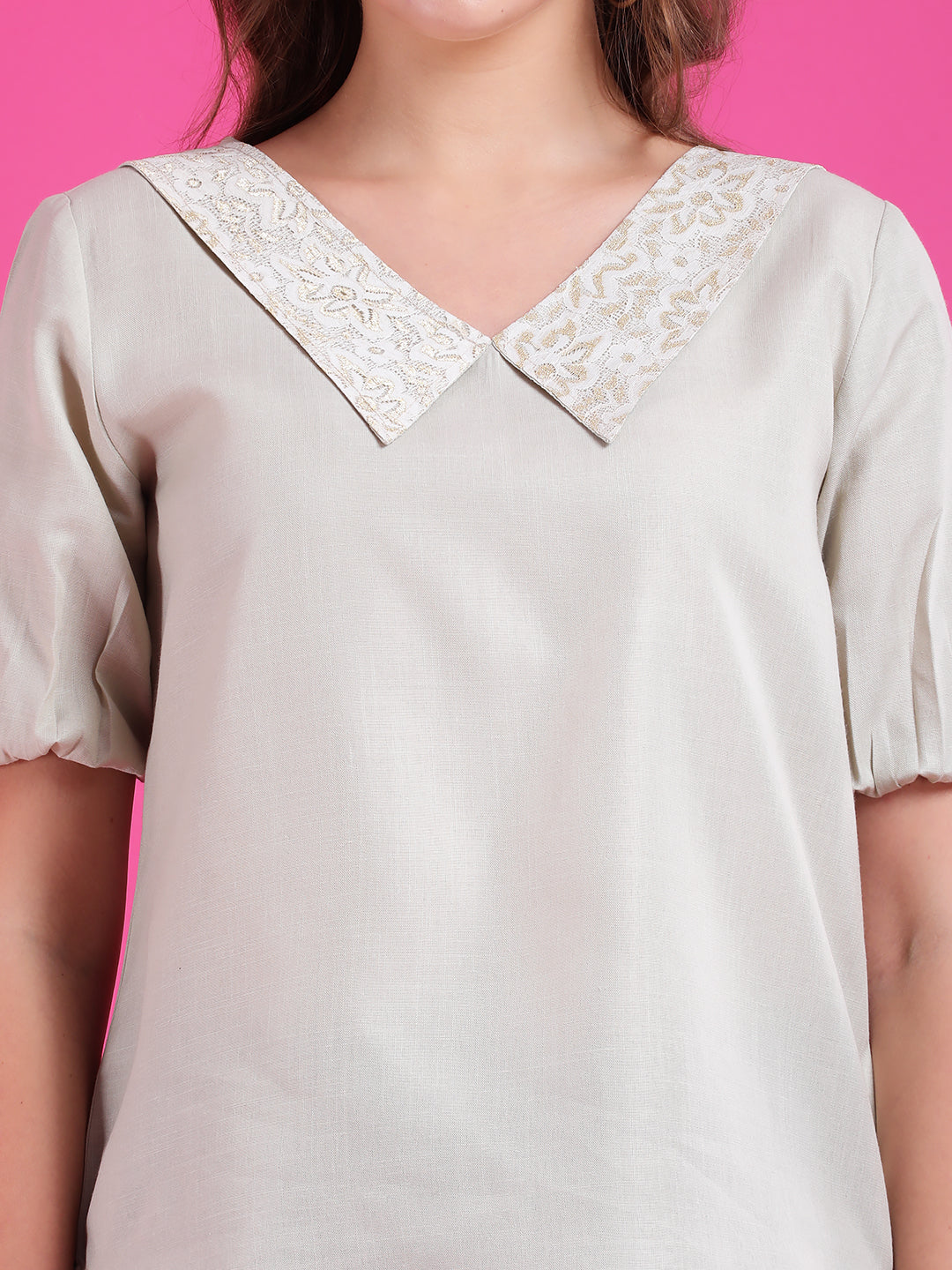 Peter pan collar with puffed sleeves