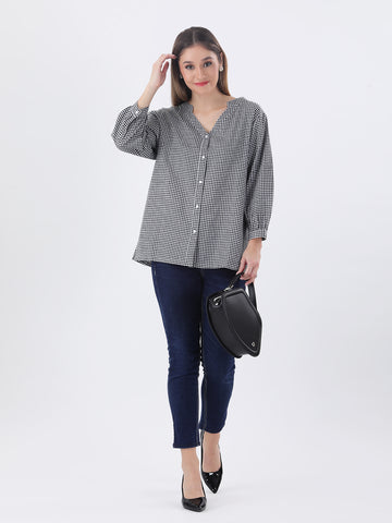 Cotton gingham v-neck shirt with mandarin collar