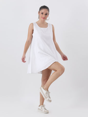 White lined dress