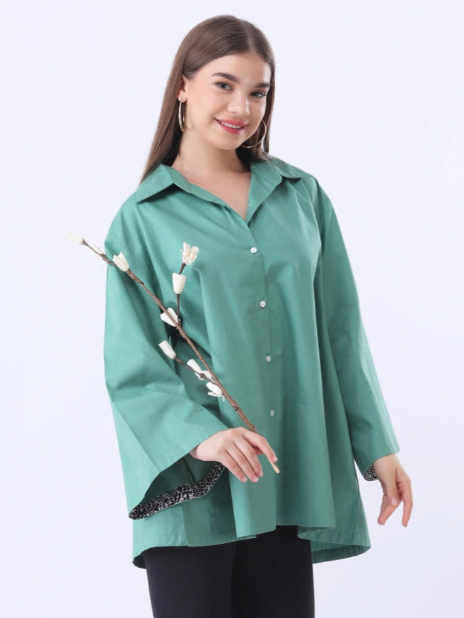 Green poplin shirt with printing detailing in inner sleeve