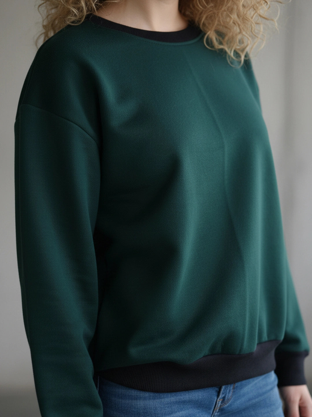 Green round neck fleece sweatshirt