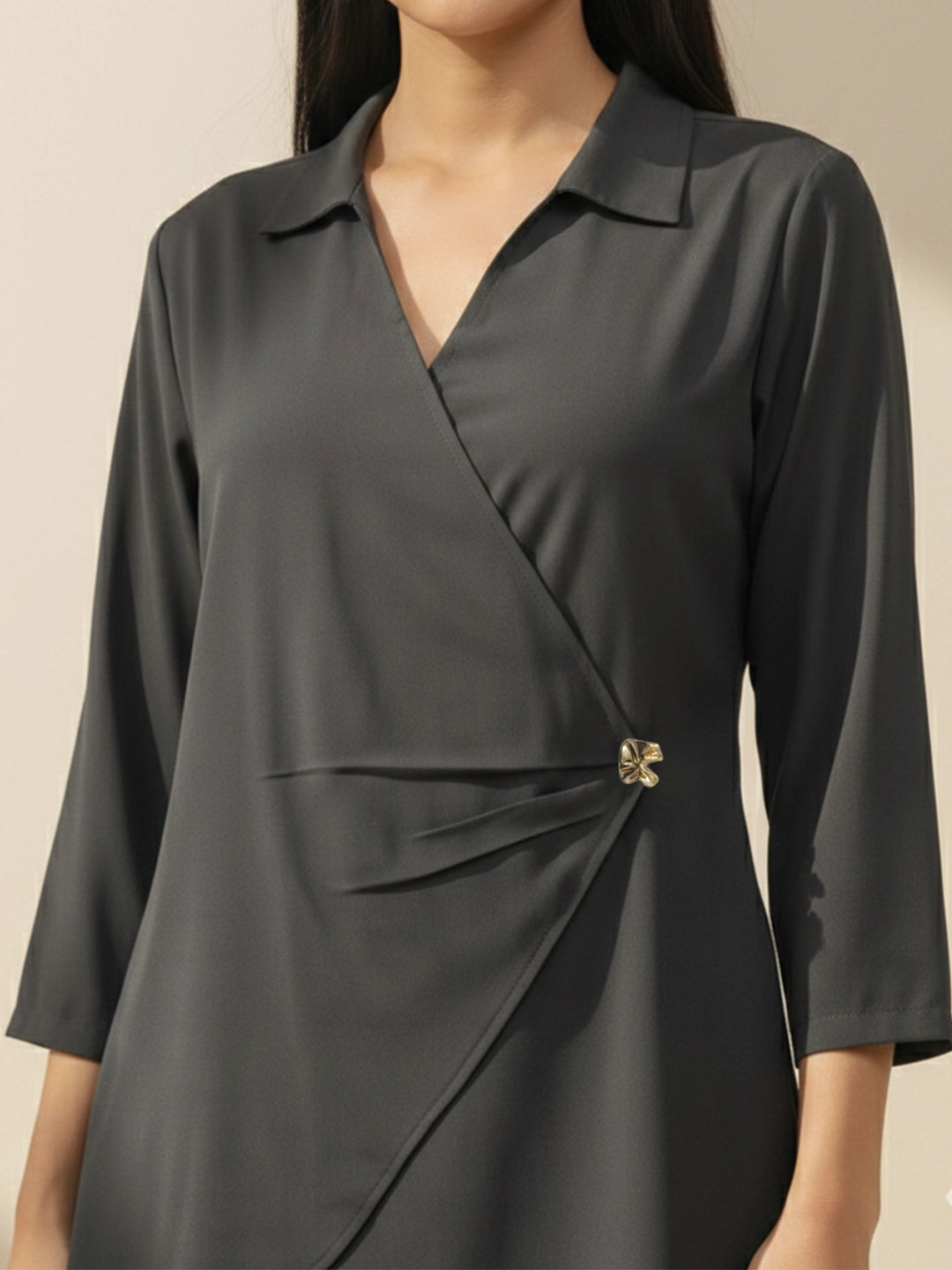 Side twisted style black crepe top