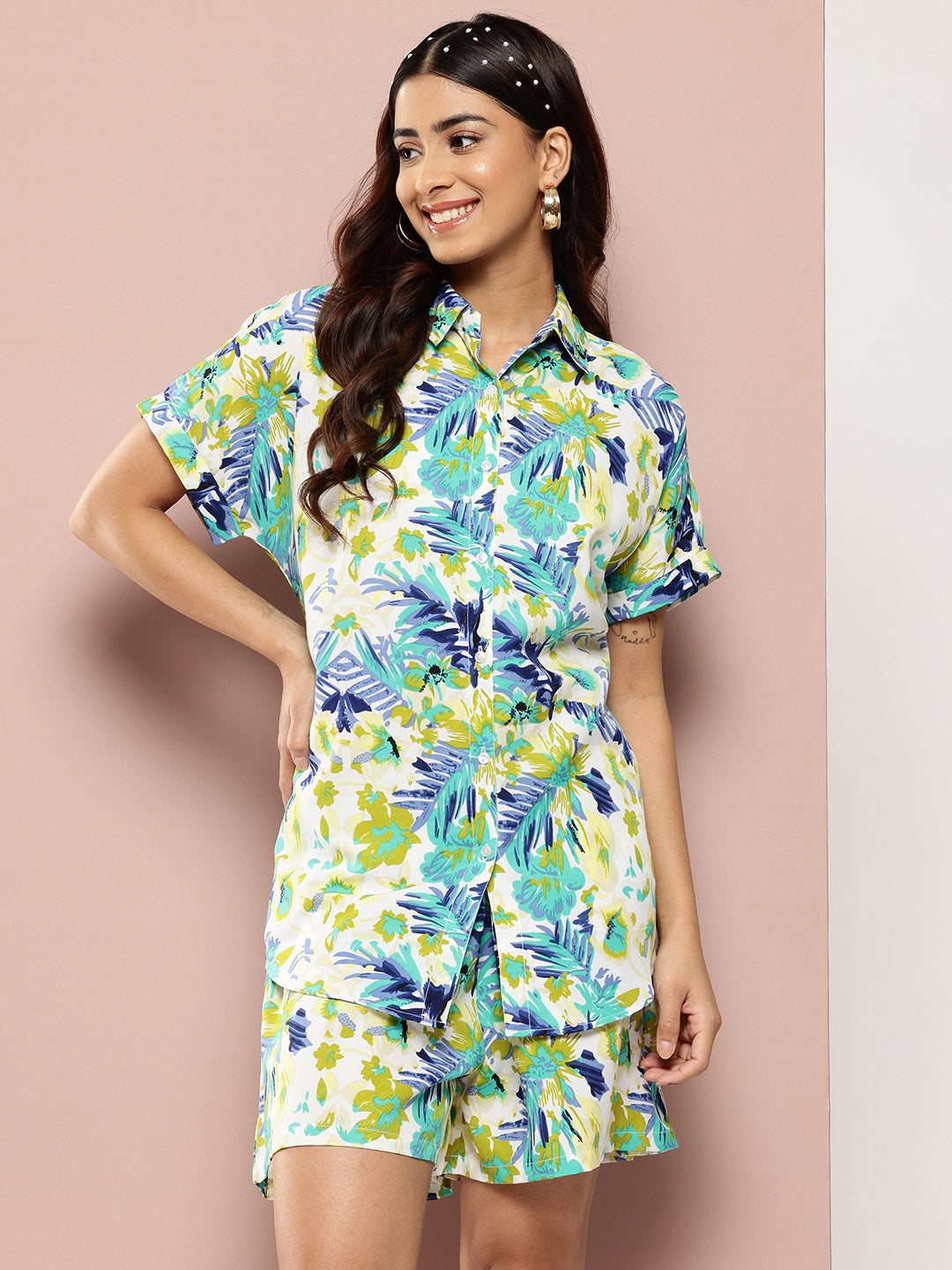 Tropical print shoulder drop shirt with short