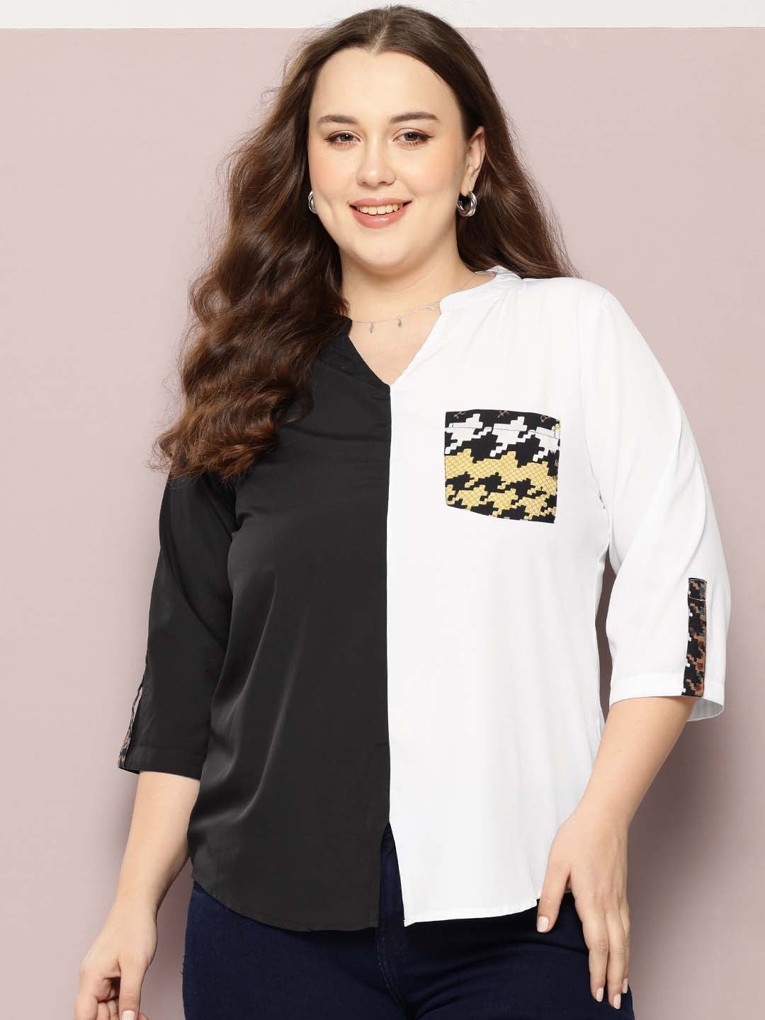 Women's high-low banded collar top with printed patch pocket